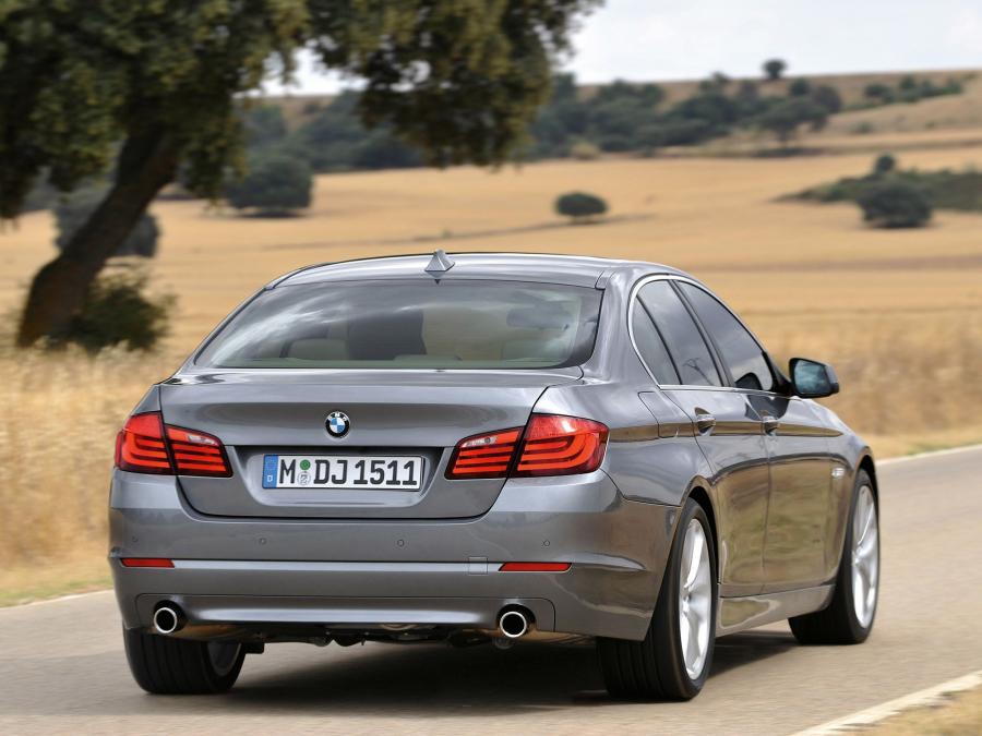  BMW 5-Series Sedan 2010 года  (фото 14 из 16)